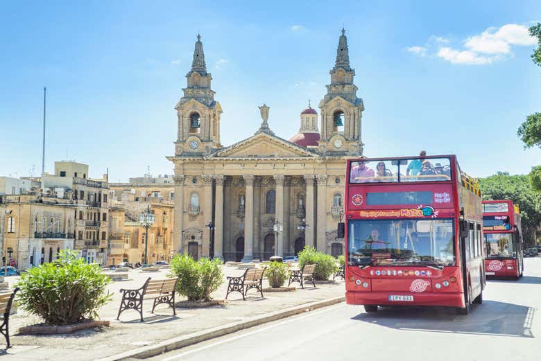 Bus touristique de Malte